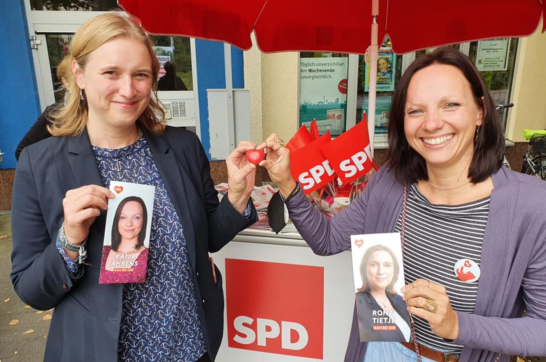 Nah bei dir: Katja Ahrens (r.) und Rona Tietje haben kreative Ideen in den Kommunalwahlkampf der SPD Pankow gebracht.