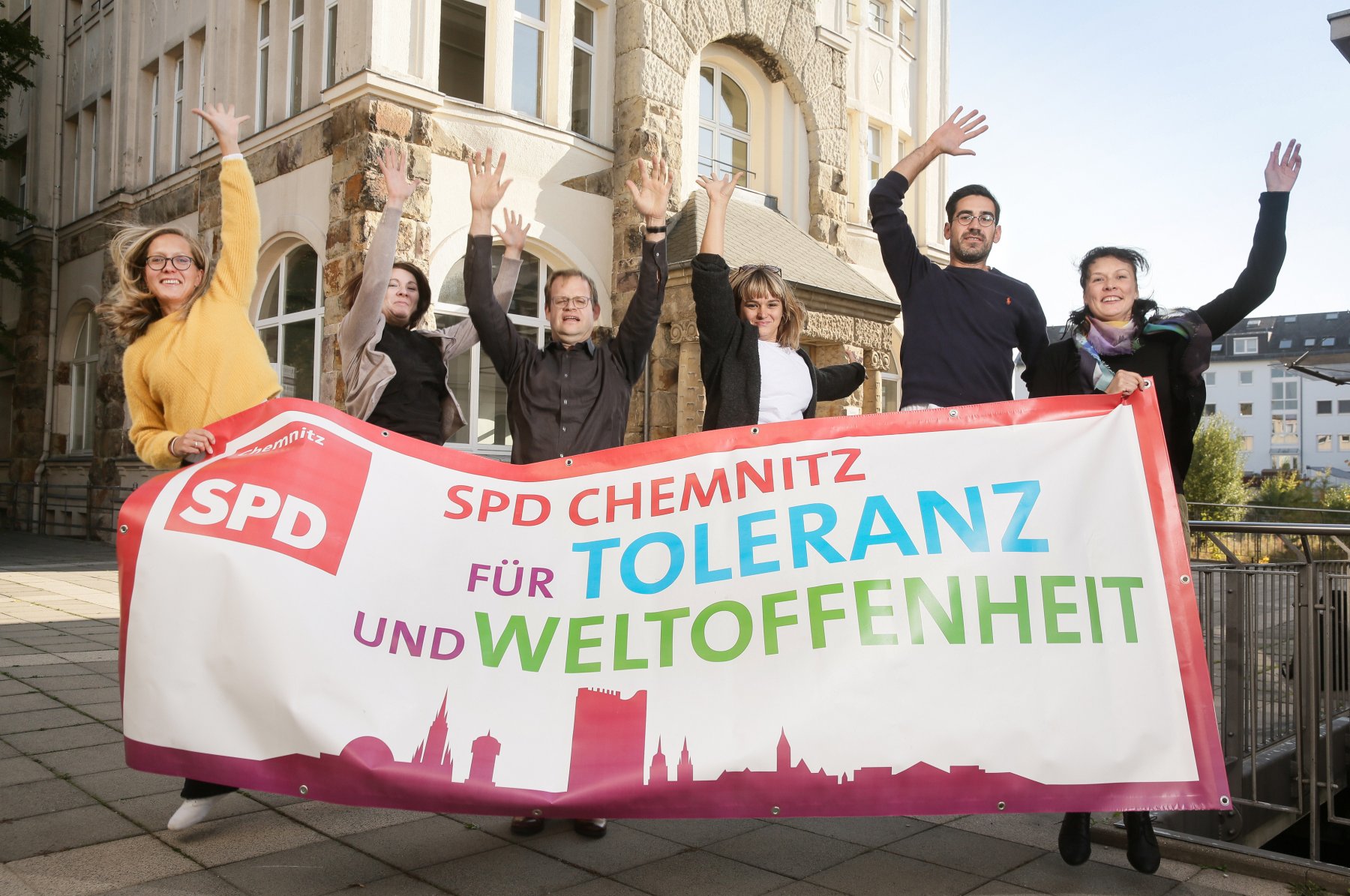 Die SPD Chemnitz zeigt Flagge für Toleranz und Weltoffenheit in der sächsischen Großstadt.