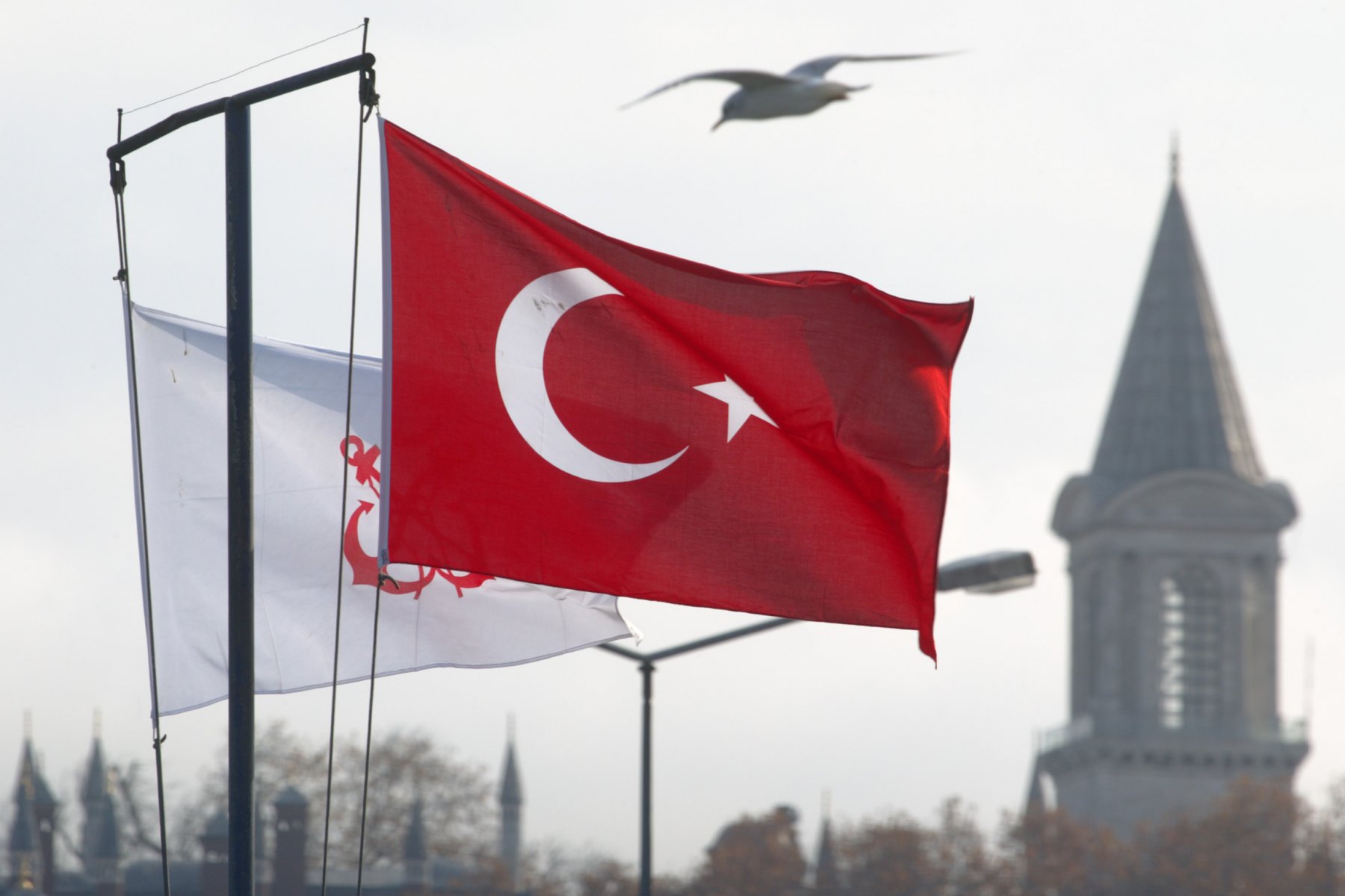 Nach dem Ausmahmezustand in der Türkei warnen Beobachter vor maßlosen und unrechtmäßigen Methoden.