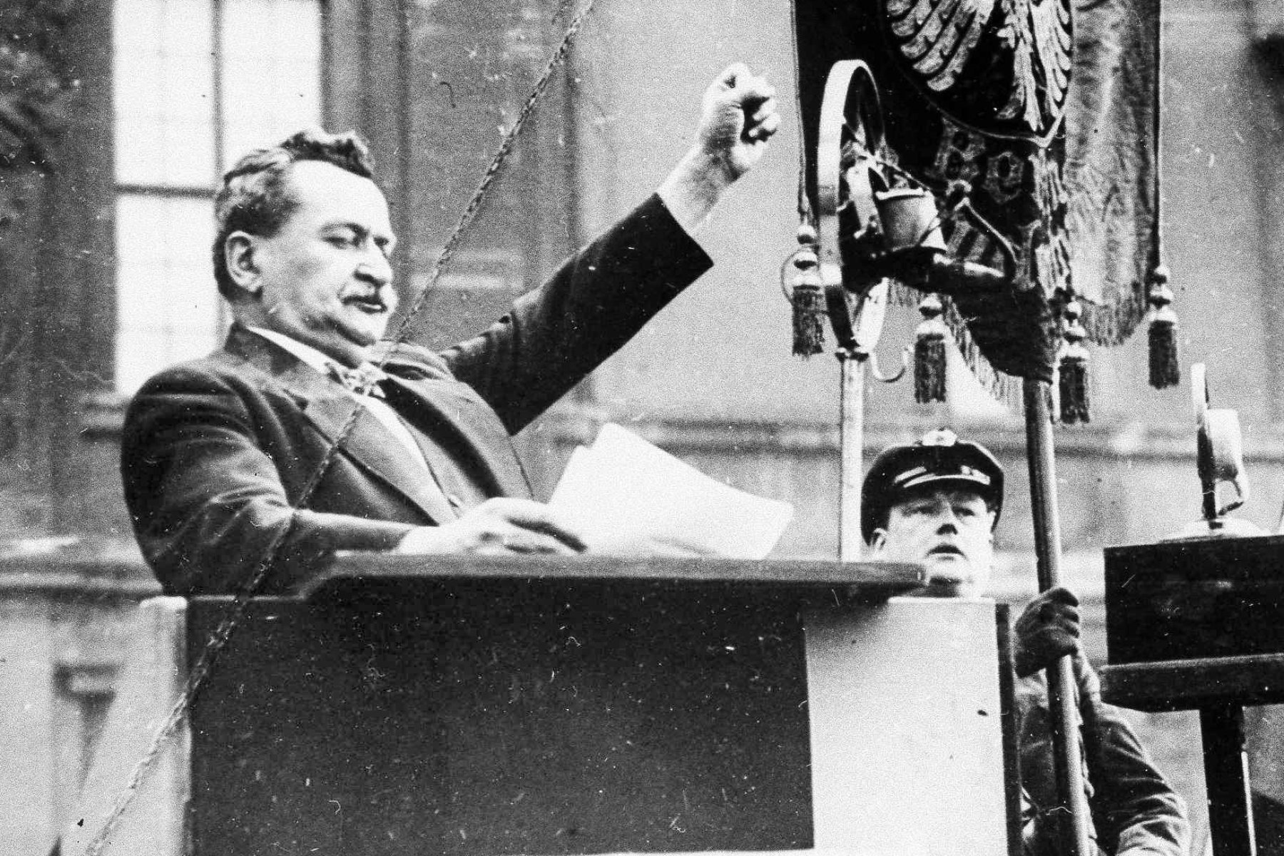Freiheit und Leben kann man uns nehmen – die Ehre nicht. Otto Wels bei einer Rede vor dem Reichstag im März 1932