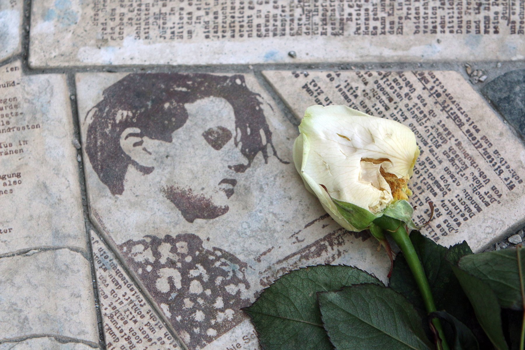 Gedenkstätte Weiße Rose an der Ludwig-Maximilians-Universität in München: Es ist schade, dass so viele Widerstandskämpfer immer noch im Schatten stehen.